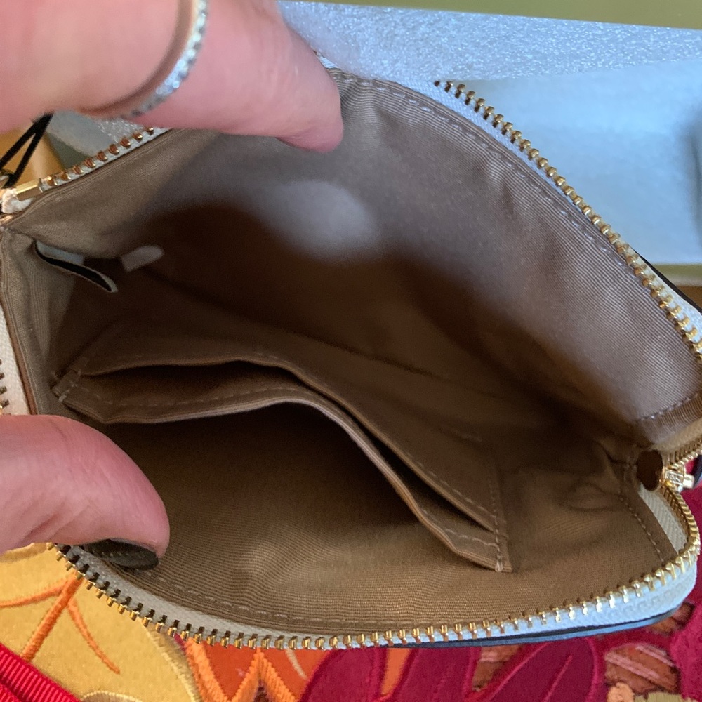 Authentic COACH Pebbled leather 🎄🧸 top zip wristlet with 2 charms in Gift box - Picture 9 of 11